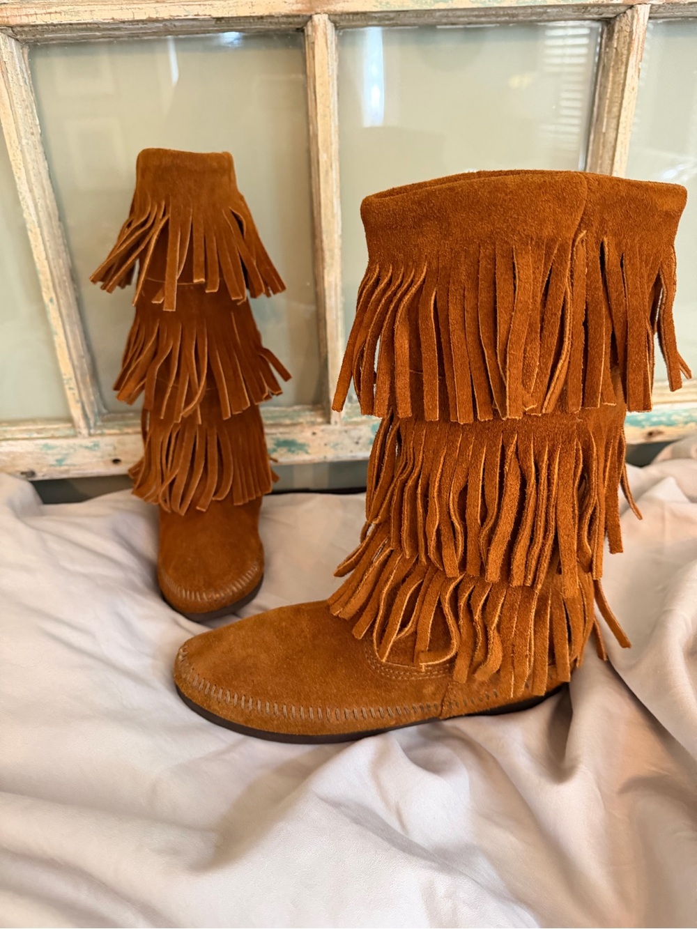 Minnetonka Women’s Brown Suede 3-Layer Fringe Moccasin Boots Boho Western